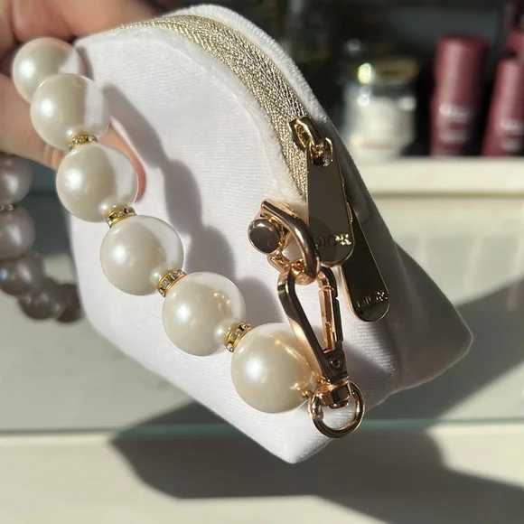 Dior White and Gold Cosmetic Case with Elegant Design - Picture 11 of 11